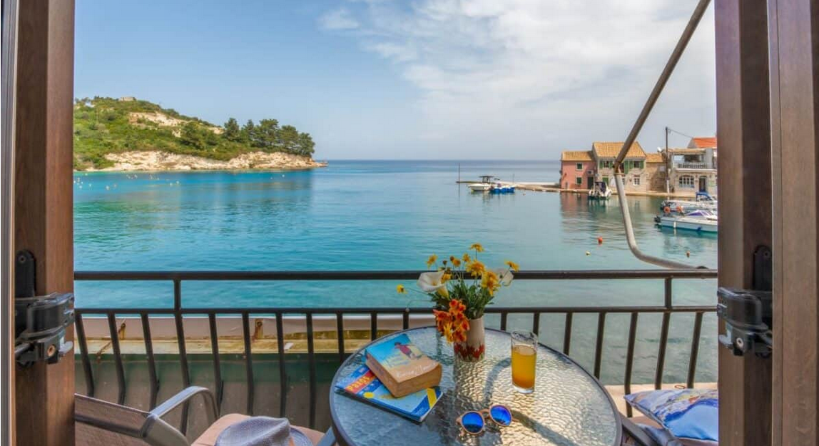elena-studio-paxos-2