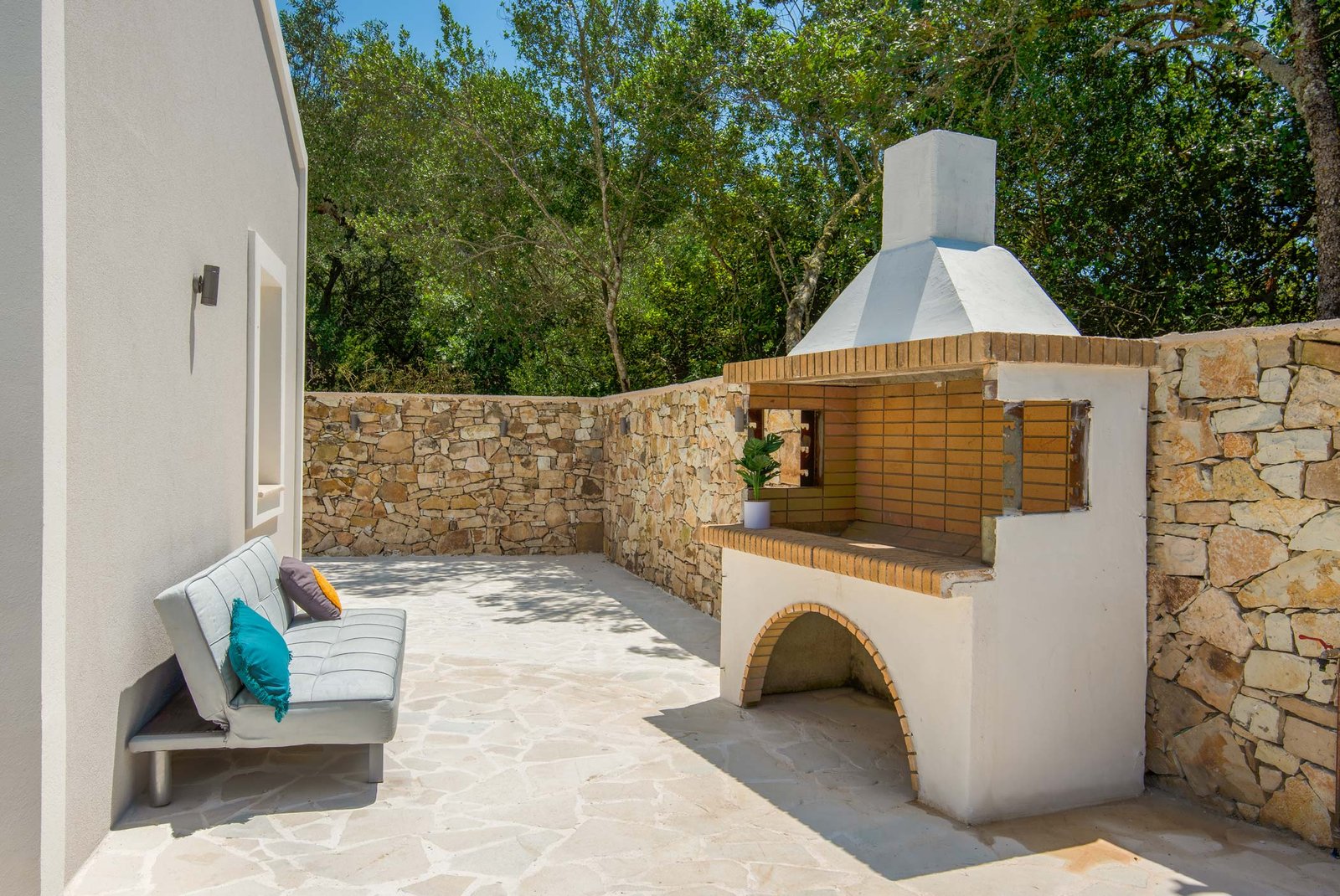 irida-villa-paxos-bbq-01