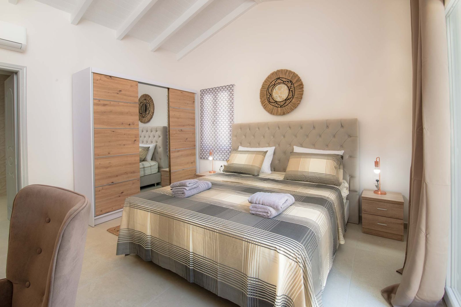 irida-villa-paxos-bedroom-04