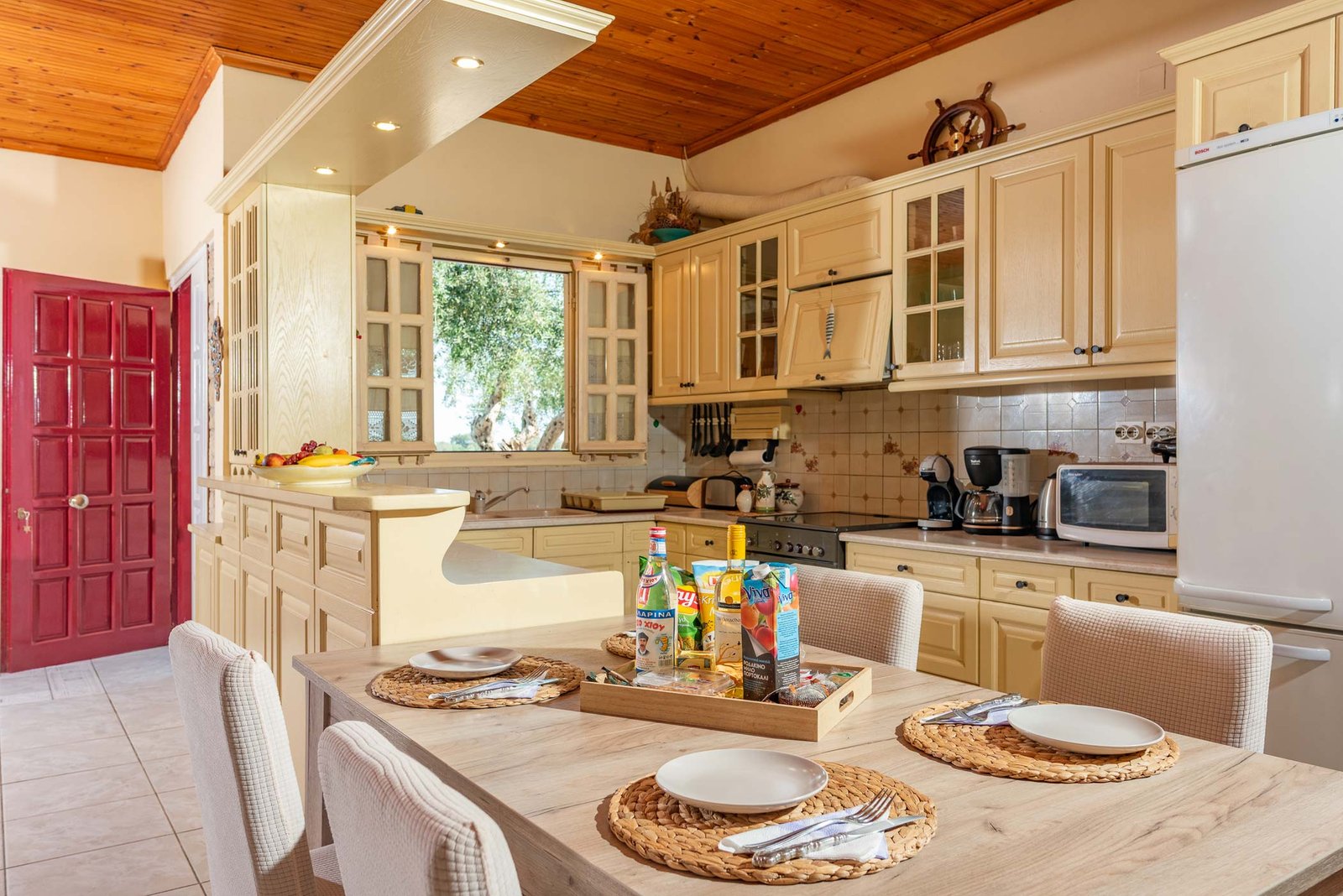 romanatika-villa-paxos-kitchen-01