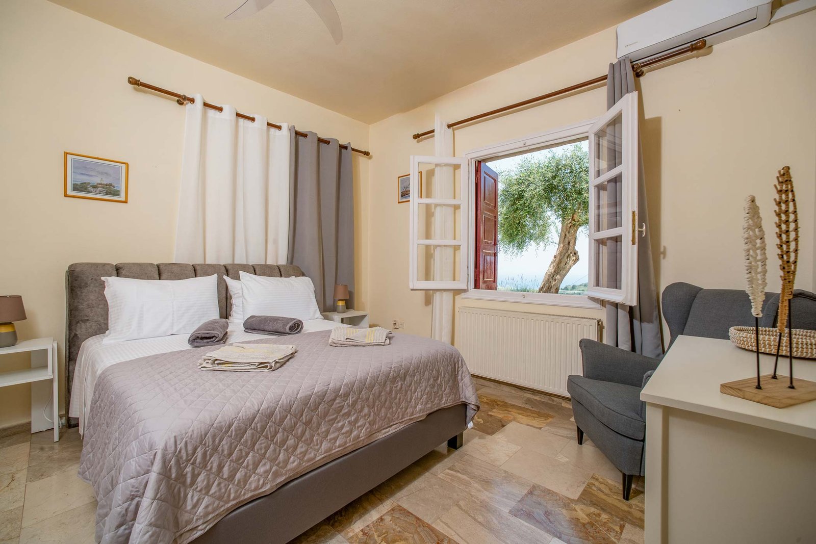 romanatika-villa-paxos-bedroom-01