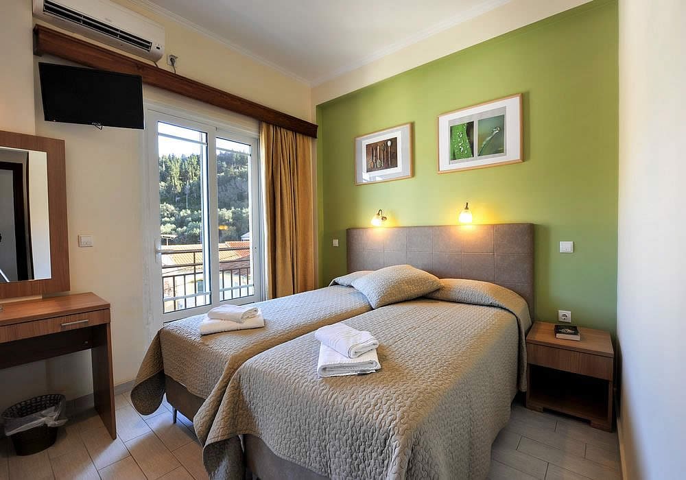 ilios-guest-rooms-paxos-1